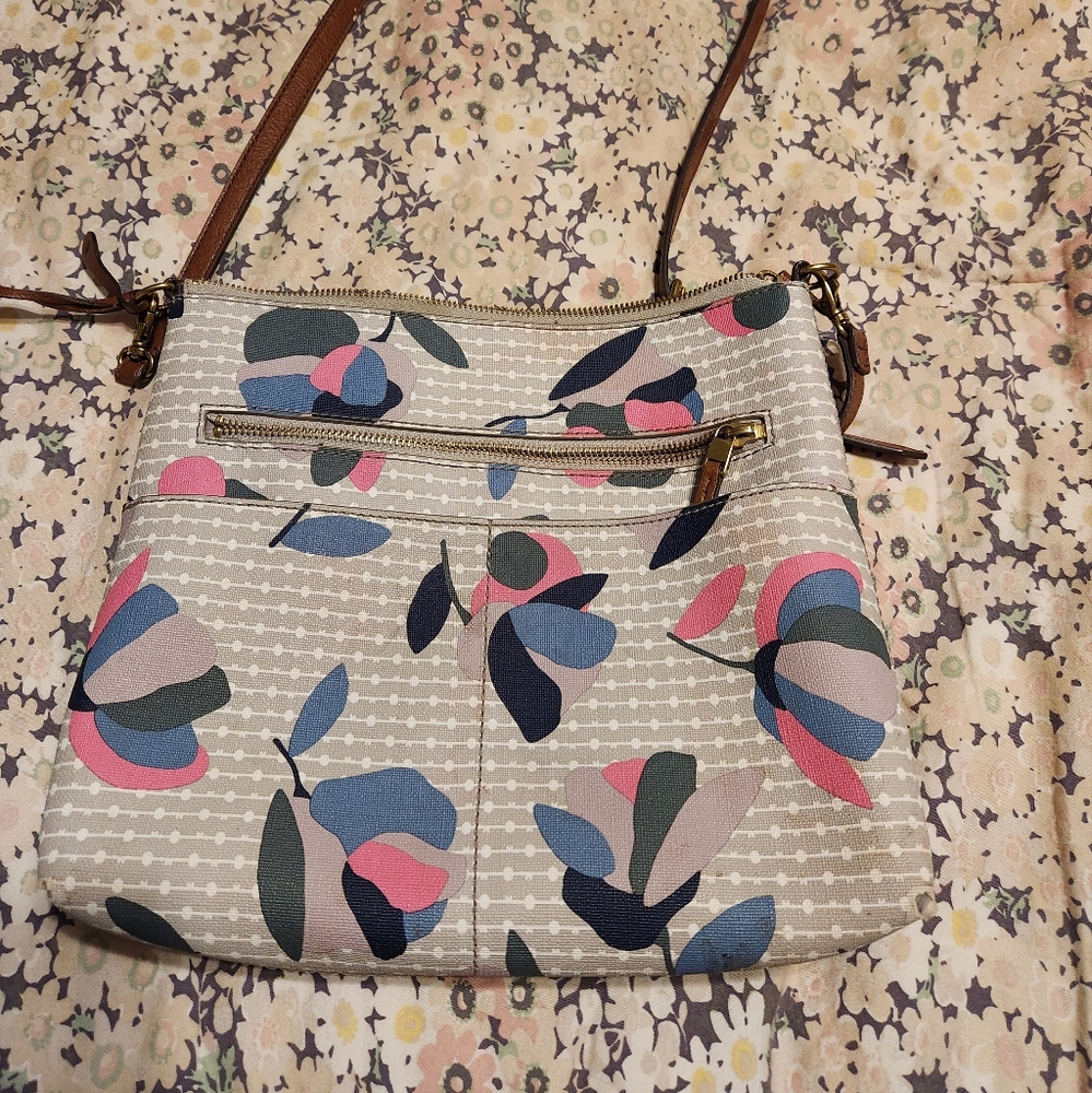 Fossil floral purse